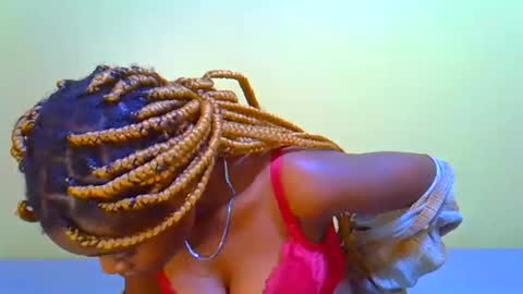 Snapshot of afrikana005 chatting on December 19, 9:33 pm afrikana005 online show from December 19, 9:33 pm