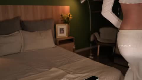 Emma online show from March 25, 11:00 pm