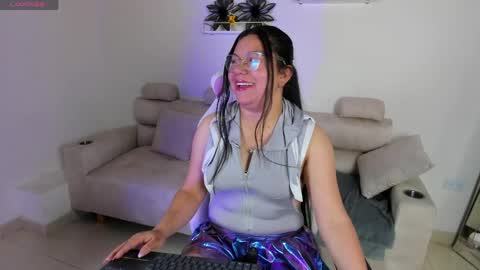 Snapshot of afrodita_rouss chatting on May 7, 11:32 pm afrodita_rouss online show from May 7, 11:32 pm