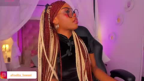 Snapshot of afrodita_sweeet chatting on July 6, 9:39 pm Afrodita online show from July 6, 9:39 pm