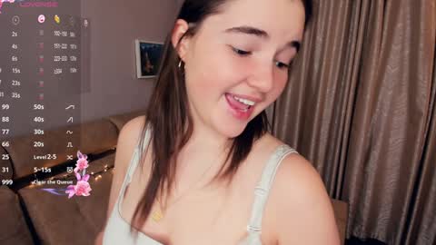 Lana  1800 - 0330 UTC   Mia 0700- 1630 UTC online show from December 5, 6:00 pm