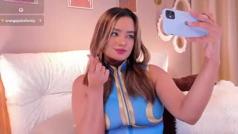 Snapshot of agata_laurent_ chatting on May 5, 1:46 am Agata Lauret online show from May 5, 1:46 am