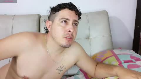 independent model online show from May 5, 4:53 am