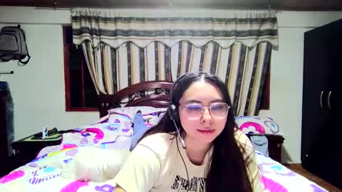 Snapshot of agatha937395 chatting on February 15, 4:53 am Agatha Sweet online show from February 15, 4:53 am