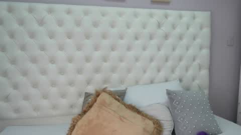 Snapshot of agatha_collinz chatting on January 29, 6:18 pm agatha_collinz online show from January 29, 6:18 pm