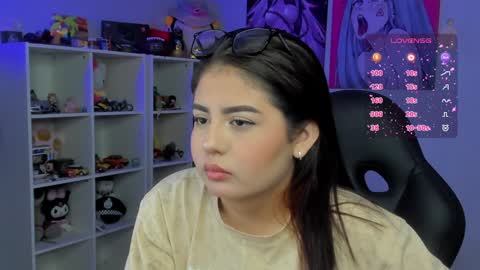 Snapshot of agatha_riccie chatting on December 5, 7:05 am Cat online show from December 5, 7:05 am