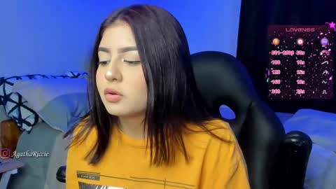 Snapshot of agatha_riccie chatting on March 6, 7:25 am Cat online show from March 6, 7:25 am