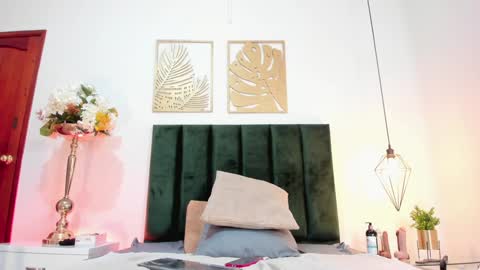 Snapshot of agathaa_white chatting on February 3, 2:45 pm Agathaa white online show from February 3, 2:45 pm