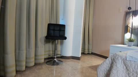 Snapshot of agathaa_white chatting on September 22, 11:34 am Agathaa white online show from September 22, 11:34 am