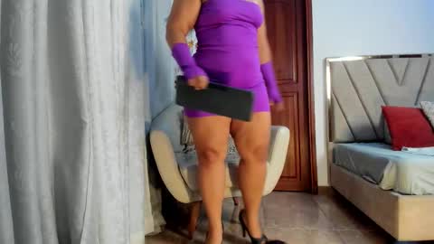 Snapshot of agathaa_white chatting on October 15, 11:32 am Agathaa white online show from October 15, 11:32 am