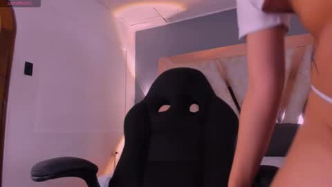 Snapshot of agathauwudoll chatting on March 15, 4:29 am agathauwudoll online show from March 15, 4:29 am