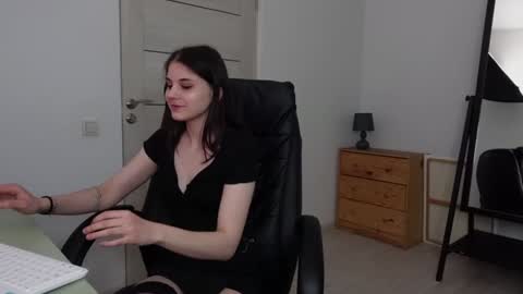 Agelina Lilly Laura online show from January 4, 11:38 pm