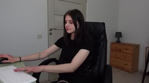 Agelina Lilly Laura online show from January 5, 9:14 pm