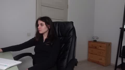 Agelina Lilly Laura online show from January 18, 9:24 pm