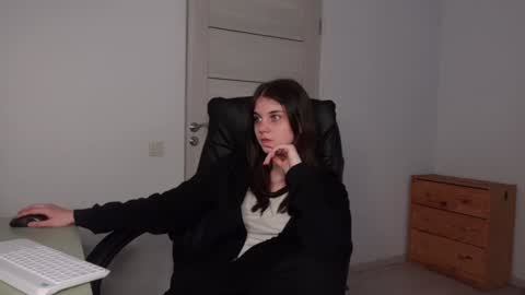 Agelina Lilly Laura online show from January 25, 9:04 am
