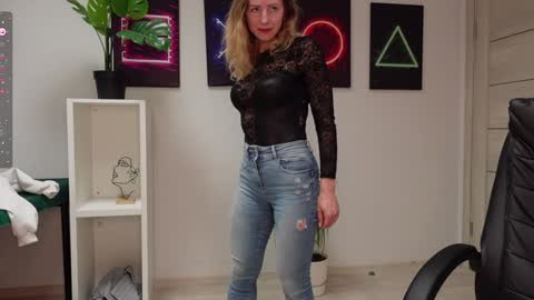 Agelina Lilly Laura online show from February 26, 7:20 am