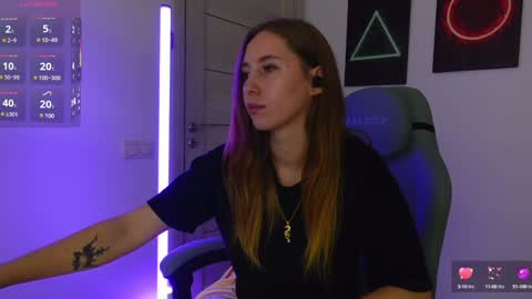 Agelina Lilly Laura online show from September 18, 2:08 pm