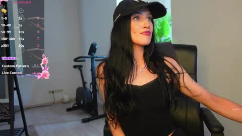 Snapshot of agelina_summer chatting on June 3, 2:33 pm Agelina Lilly Laura online show from June 3, 2:33 pm