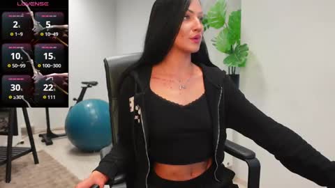 Snapshot of agelina_summer chatting on June 6, 9:36 am Agelina Lilly Laura online show from June 6, 9:36 am