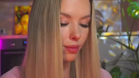 May online show from October 4, 5:33 pm