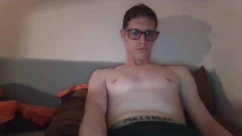 Snapshot of agentradnai96 chatting on April 3, 10:30 pm agentradnai96 online show from April 3, 10:30 pm