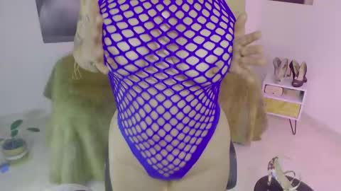 Snapshot of agnes_blackmore chatting on December 9, 6:12 am Lily online show from December 9, 6:12 am