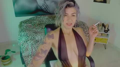 Snapshot of agnes_blackmore chatting on January 13, 2:07 am Lily online show from January 13, 2:07 am