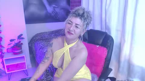 Snapshot of agnes_blackmore chatting on September 12, 2:44 am Lily online show from September 12, 2:44 am