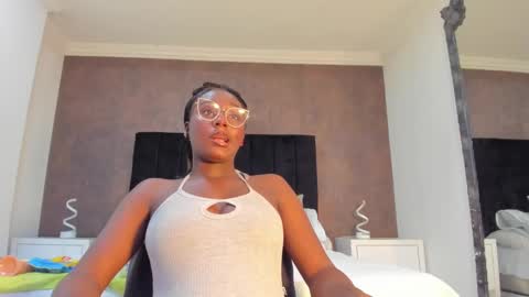 Agnes Bailey online show from January 25, 1:43 am