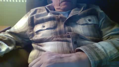 aguynrkfrd online show from December 8, 6:39 pm