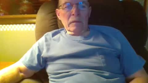 aguynrkfrd online show from December 16, 10:08 am