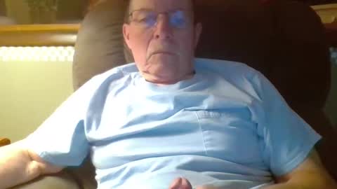 aguynrkfrd online show from November 11, 10:37 am