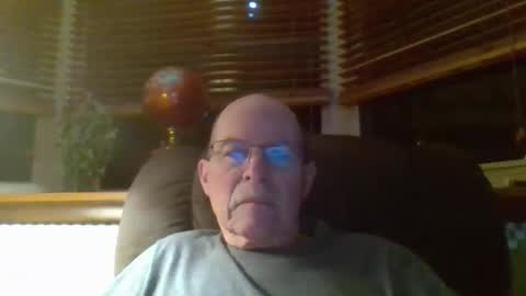 aguynrkfrd online show from December 4, 9:40 am