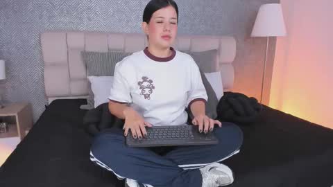 Snapshot of ah_mara chatting on February 18, 11:39 am Ahmara online show from February 18, 11:39 am