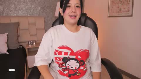 Snapshot of ah_mara chatting on March 10, 11:37 am Ahmara online show from March 10, 11:37 am