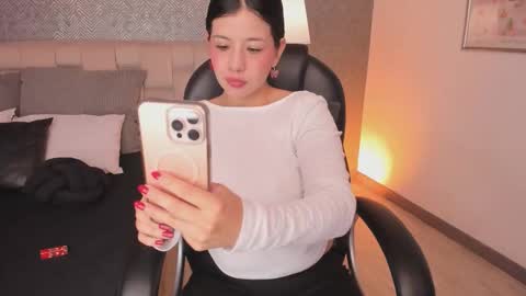 Snapshot of ah_mara chatting on March 11, 11:38 am Ahmara online show from March 11, 11:38 am