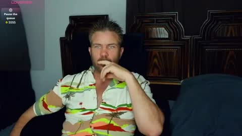 Blue Eyed Handsome Man online show from April 4, 1:15 am