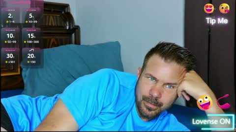 Blue Eyed Handsome Man online show from May 18, 1:35 am