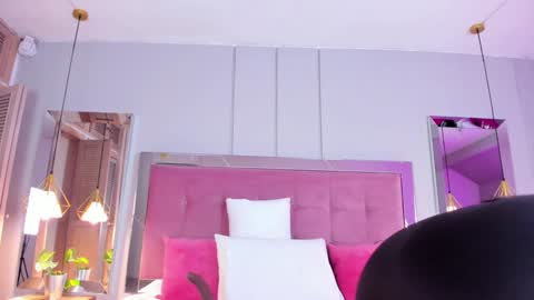 Snapshot of ahincale chatting on February 8, 2:26 am AHINOA online show from February 8, 2:26 am