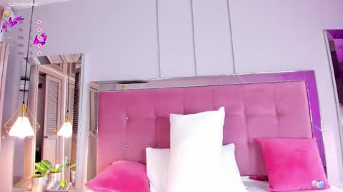 Snapshot of ahincale chatting on February 19, 2:23 am AHINOA online show from February 19, 2:23 am