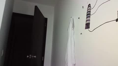 Snapshot of ahntony__69 chatting on December 12, 3:54 am ahntony  69 online show from December 12, 3:54 am