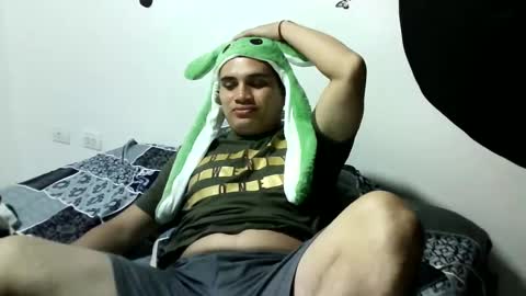 Snapshot of ahntony__69 chatting on January 19, 4:33 am ahntony  69 online show from January 19, 4:33 am