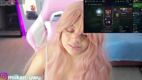 Snapshot of ahri_elderwood chatting on January 9, 7:10 am Ahri help me get to 100 online show from January 9, 7:10 am