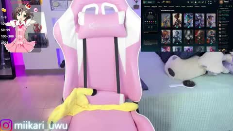 Snapshot of ahri_elderwood chatting on February 11, 8:48 am Ahri help me get to 100 online show from February 11, 8:48 am