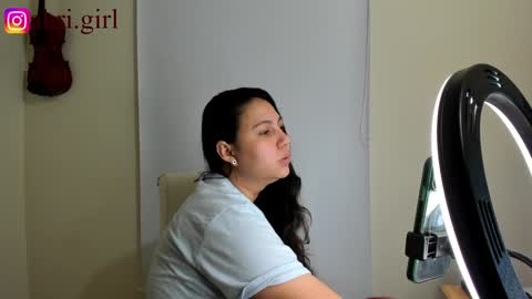 Snapshot of ahrigirl chatting on January 24, 9:17 am Andrea online show from January 24, 9:17 am