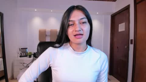 aidajoness online show from October 10, 1:10 pm