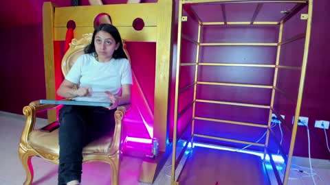  Aiko   Samantha  online show from January 13, 7:53 pm