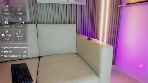   online show from October 31, 8:48 am