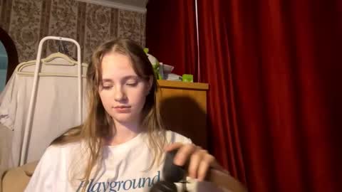 Snapshot of aileenamara chatting on October 2, 12:45 pm Kira online show from October 2, 12:45 pm