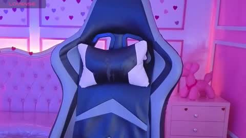 Snapshot of ailen_t_ chatting on September 19, 2:35 am ailen online show from September 19, 2:35 am